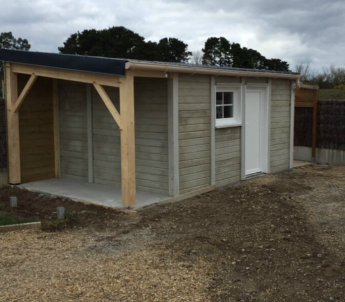 Abri de jardin en béton aspect bois 1 pente avec bûcher Abri de jardin en béton aspect bois 1 pente avec bûcher